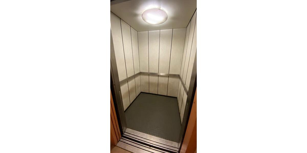 Etagenwohnung Zwickau - 2 Zimmer, 81 m&sup2;, 400&euro; | Angebot:23316528