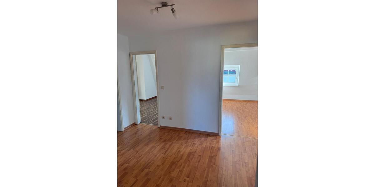 Dachgeschoßwohnung Meerane - 2 Zimmer, 65 m&sup2;, 359&euro; | Angebot:23628966