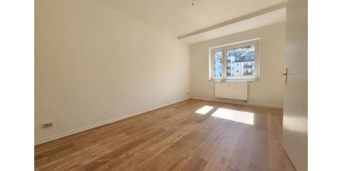 Dachgeschoßwohnung Aue-Bad Schlema Bad Schlema - 3 Zimmer, 78 m&sup2;, 389&euro; | Angebot:26645174