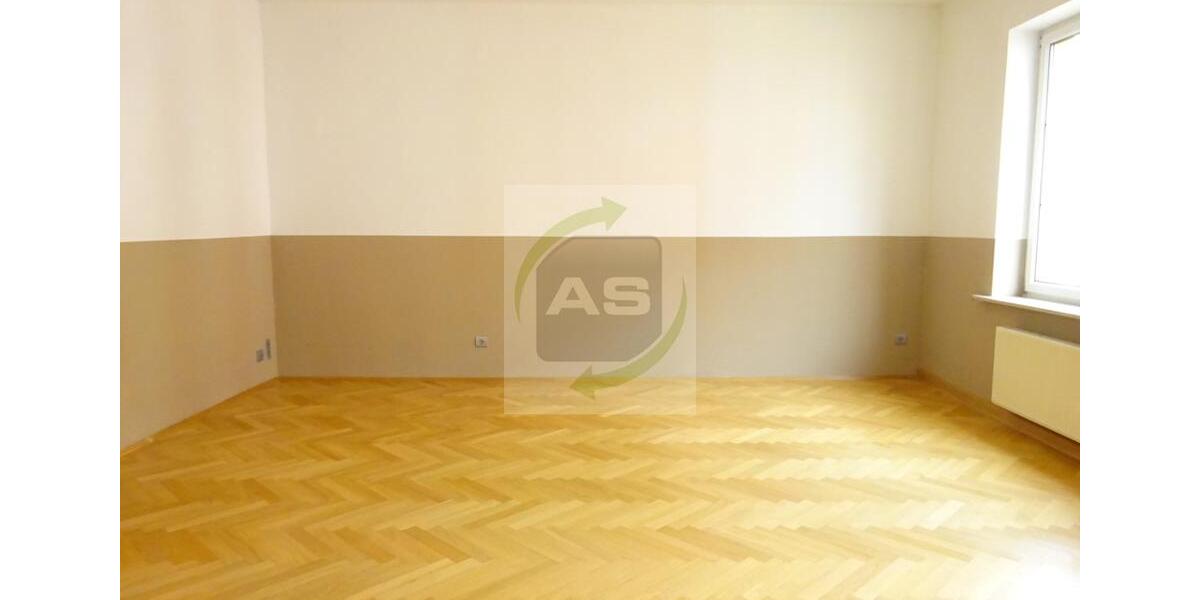 Etagenwohnung Zwickau - 3 Zimmer, 132 m&sup2;, 925&euro; | Angebot:25101791