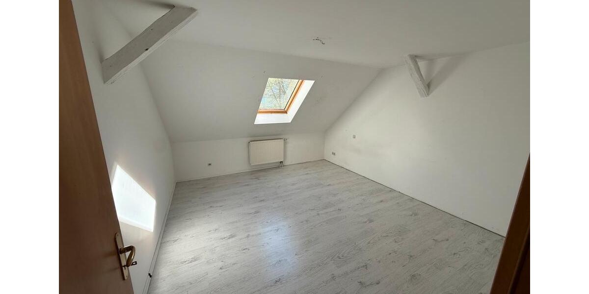 Dachgeschoßwohnung Zwickau Zwickau-Nord - 3 Zimmer, 100 m&sup2;, 780&euro; | Angebot:26083520