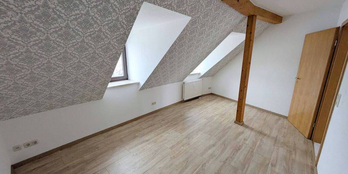 Etagenwohnung Zwickau Innenstadt - 4 Zimmer, 95 m&sup2;, 620&euro; | Angebot:26779409