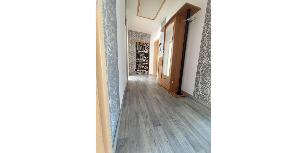 Dachgeschoßwohnung Aue-Bad Schlema Bad Schlema - 4 Zimmer, 115 m&sup2;, 600&euro; | Angebot:25751121