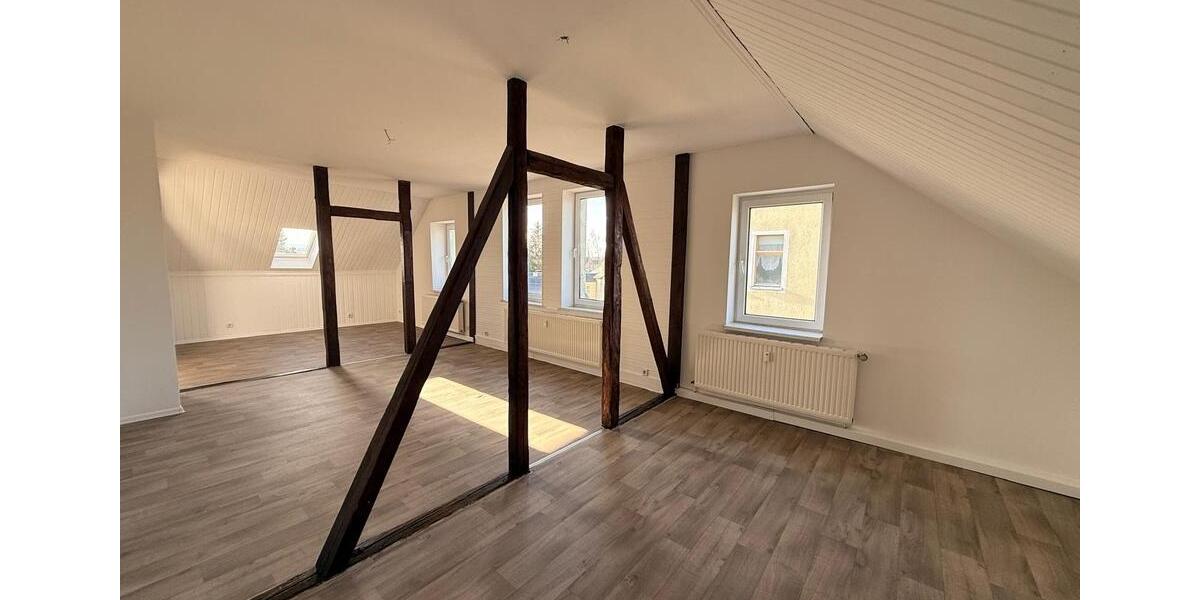 Dachgeschoßwohnung Oelsnitz (Erzgebirge) - 3 Zimmer, 88 m&sup2;, 484&euro; | Angebot:25881004