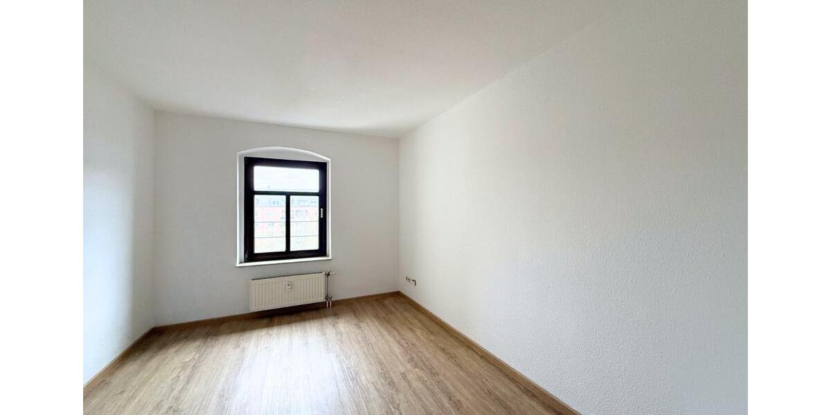 Dachgeschoßwohnung Limbach-Oberfrohna Oberfrohna - 3 Zimmer, 77 m&sup2;, 395&euro; | Angebot:24979442