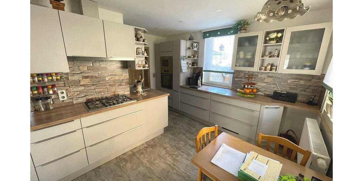 Einfamilienhaus Stollberg/Erzgebirge Stollberg - 6 Zimmer, 195 m&sup2;, 269.000&euro; | Angebot:25768885