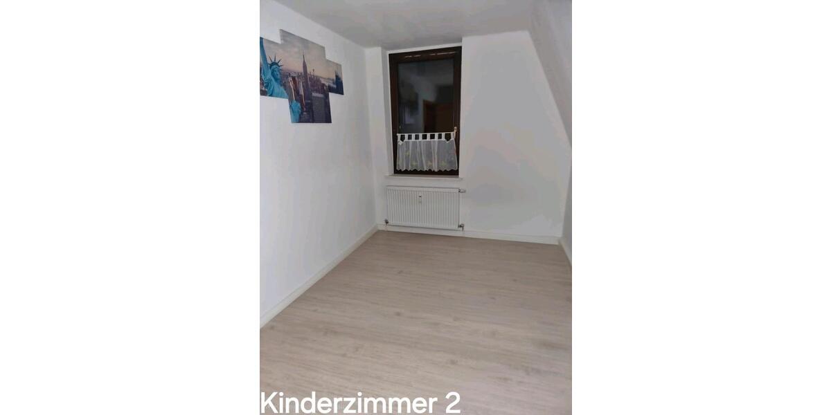 Dachgeschoßwohnung Niederwürschnitz - 7 Zimmer, 104 m&sup2;, 914&euro; | Angebot:25998003