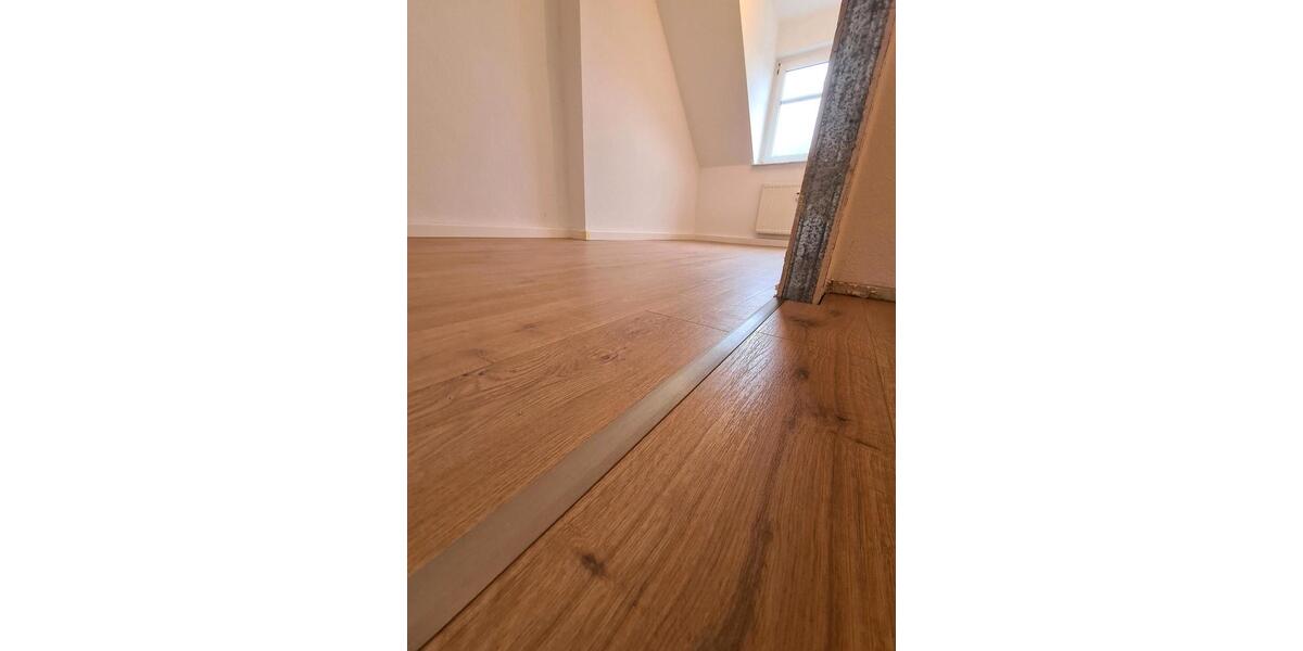 Dachgeschoßwohnung Hohenstein-Ernstthal Ernstthal - 2 Zimmer, 41 m&sup2;, 250&euro; | Angebot:25027094