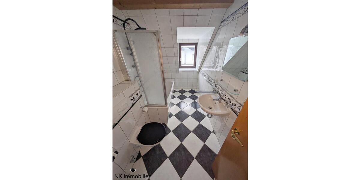 Dachgeschoßwohnung Zwickau - 3 Zimmer, 88 m&sup2;, 560&euro; | Angebot:25945689