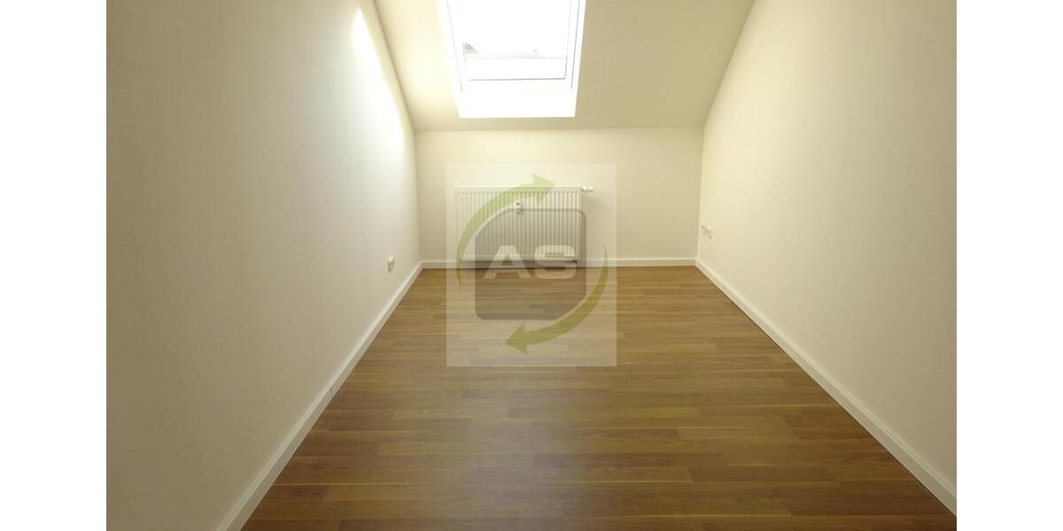 Dachgeschoßwohnung Zwickau - 5 Zimmer, 133 m&sup2;, 950&euro; | Angebot:23792815