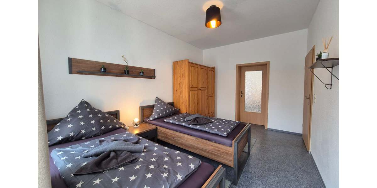 Erdgeschoßwohnung Crimmitschau - 3 Zimmer, 64 m&sup2;, 700&euro; | Angebot:24510395