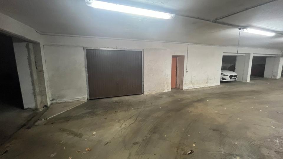 Etagenwohnung Zwickau - 2 Zimmer, 81 m&sup2;, 400&euro; | Angebot:23316528