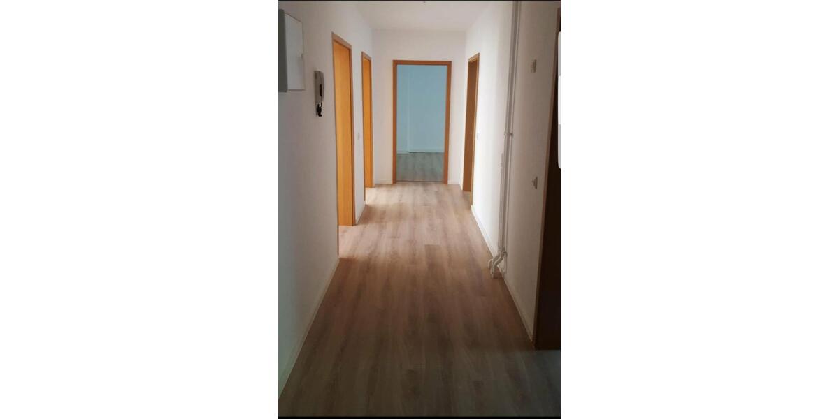 Etagenwohnung Zwickau Auerbach - 3 Zimmer, 75 m&sup2;, 69.870&euro; | Angebot:25193580