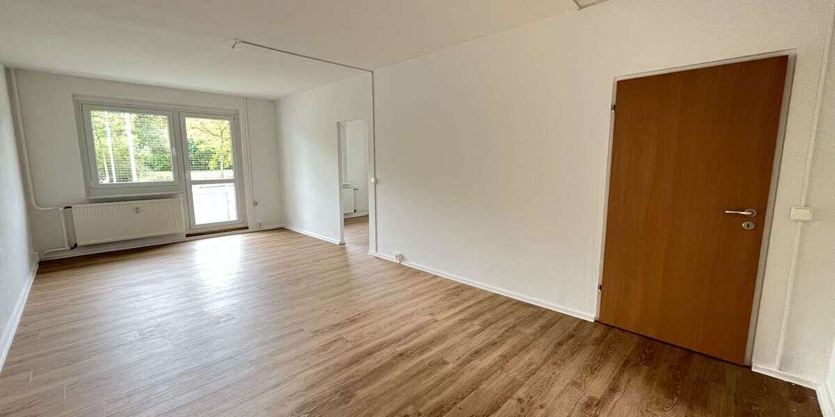 Etagenwohnung Zwickau Neuplanitz - 3 Zimmer, 70 m&sup2;, 319&euro; | Angebot:23805282