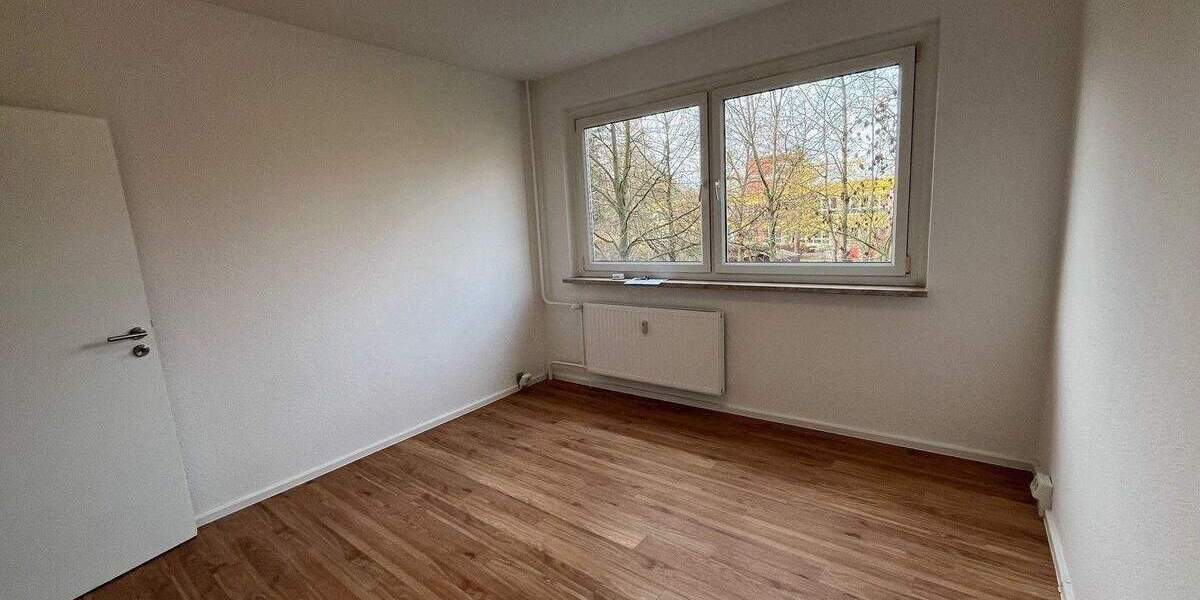 Etagenwohnung Zwickau Neuplanitz - 3 Zimmer, 60 m&sup2;, 250&euro; | Angebot:25700353