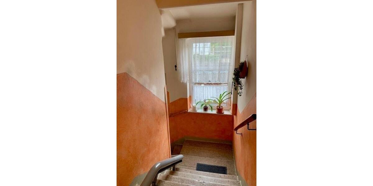 Reihenmittelhaus Netzschkau - 8 Zimmer, 176 m&sup2;, 70.000&euro; | Angebot:25741454