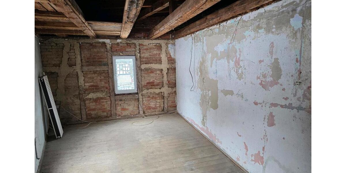 Einfamilienhaus Mohlsdorf-Teichwolframsdorf Teichwolframsdorf - 7 Zimmer, 180 m&sup2;, 42.000&euro; | Angebot:24616575