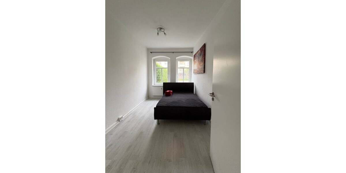 2-Zimmer-Hochparterre-Wohnung mit EINBAUKÜCHE zu verkaufen - Mehrfamilienhaus, Wohnhaus Zwickau Neuplanitz | Angebot:25907103