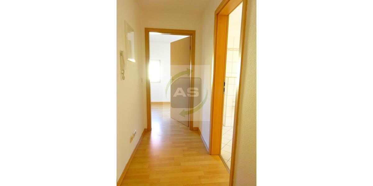 Dachgeschoßwohnung Zwickau - 1 Zimmer, 38 m&sup2;, 240&euro; | Angebot:25267482