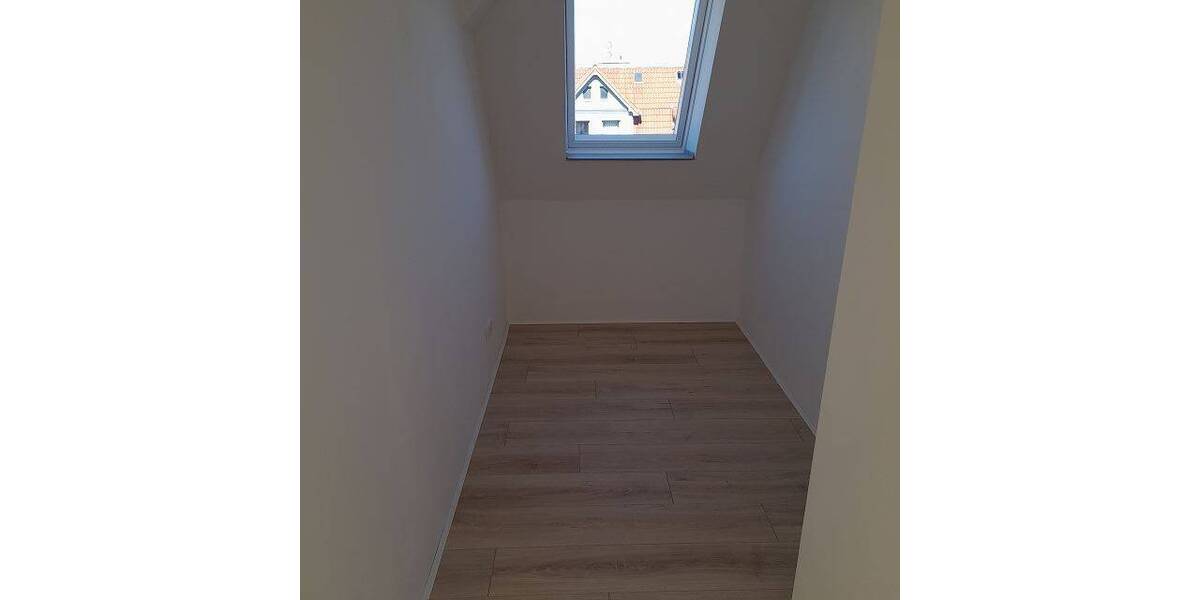 Helle 3-Zi DG Wohnung mit EBK in Stadtlage - Etagenwohnung Zwickau Pölbitz | Angebot:23973934