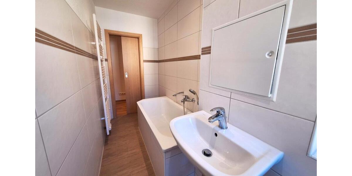 Etagenwohnung Reichenbach im Vogtland - 2 Zimmer, 50 m&sup2;, 256&euro; | Angebot:26676996