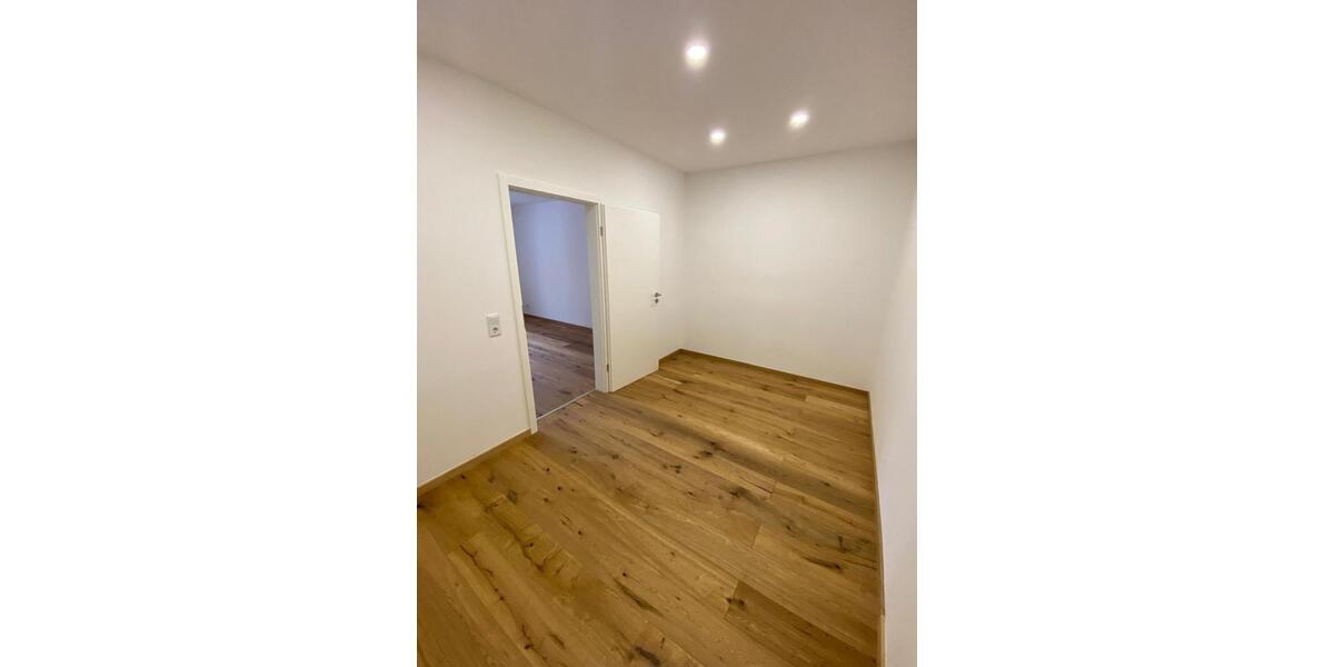 Etagenwohnung Limbach-Oberfrohna Oberfrohna - 3.5 Zimmer, 129 m&sup2;, 990&euro; | Angebot:25833887