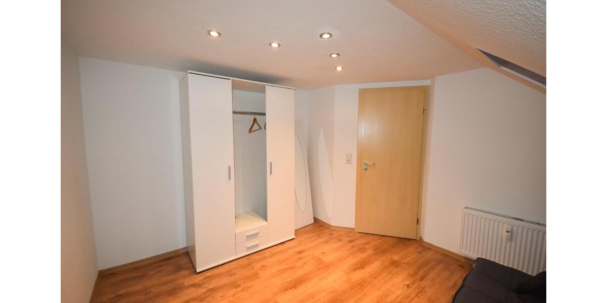 Dachgeschoßwohnung Reinsdorf - 2 Zimmer, 48 m&sup2;, 310&euro; | Angebot:25152645