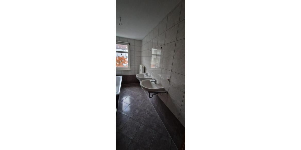 Dachgeschoßwohnung Zwickau - 3 Zimmer, 77 m&sup2;, 460&euro; | Angebot:26676969