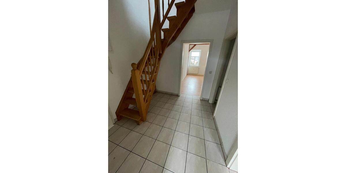 Maisonettenwohnung Meerane - 3 Zimmer, 66 m&sup2;, 370&euro; | Angebot:25082500