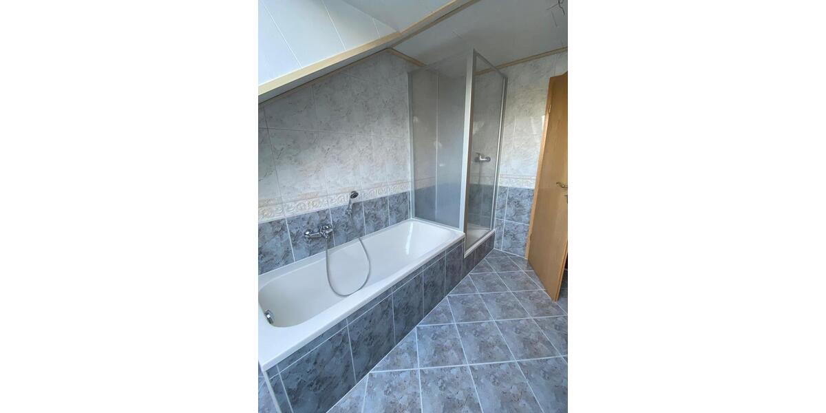 Dachgeschoßwohnung Reichenbach im Vogtland - 3 Zimmer, 68 m&sup2;, 430&euro; | Angebot:25330117