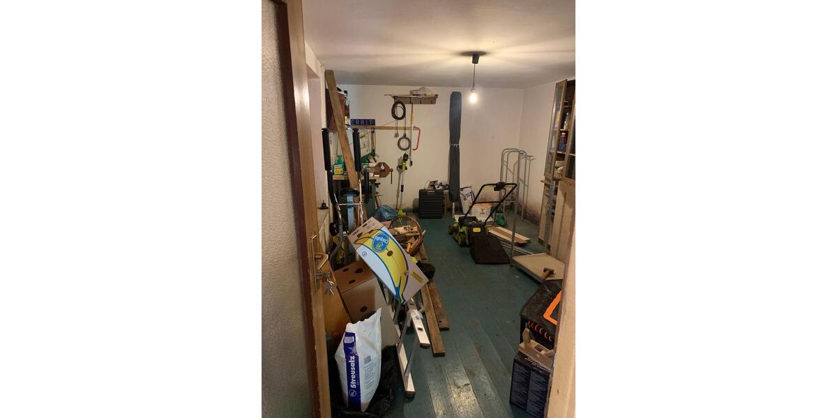 Reihenhaus Werdau - 9 Zimmer, 180 m&sup2;, 95.000&euro; | Angebot:25900449