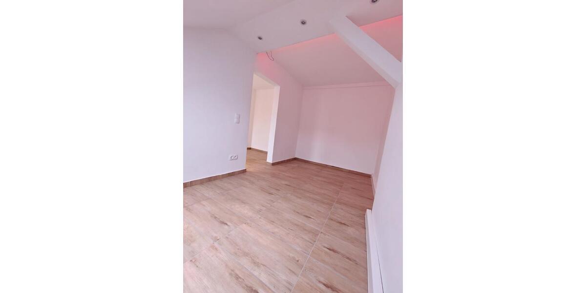 Dachgeschoßwohnung Crimmitschau - 3.5 Zimmer, 65 m&sup2;, 460&euro; | Angebot:25267386