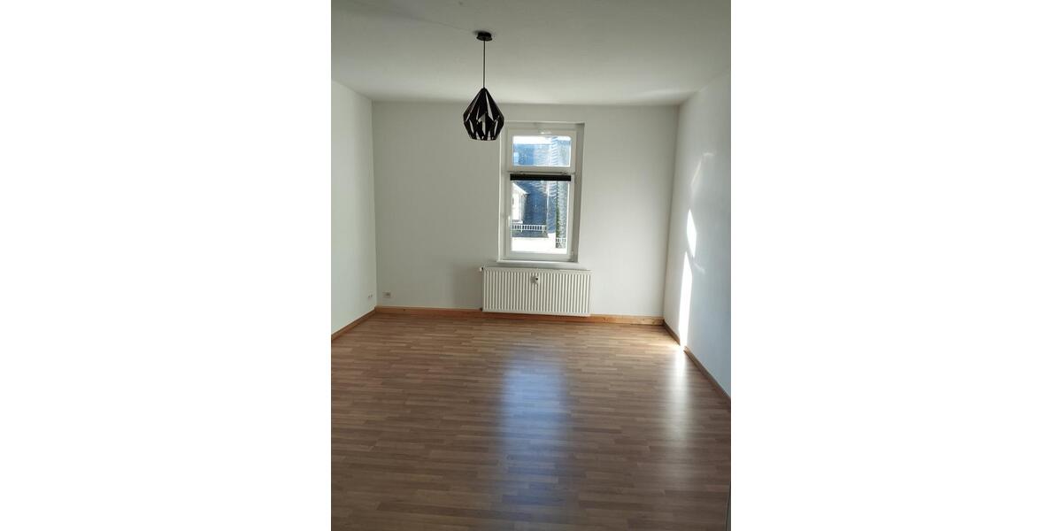 Etagenwohnung Glauchau - 3 Zimmer, 84 m&sup2;, 495&euro; | Angebot:25631643