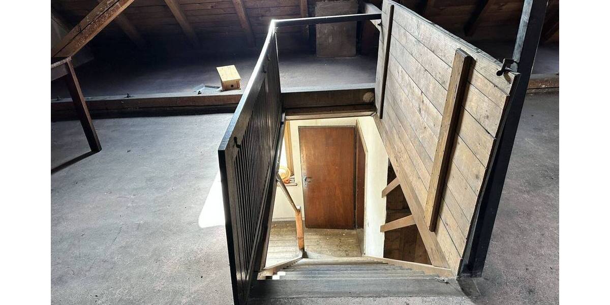 Etagenwohnung Zwickau Innenstadt - 3 Zimmer, 132 m&sup2;, 925&euro; | Angebot:25880935