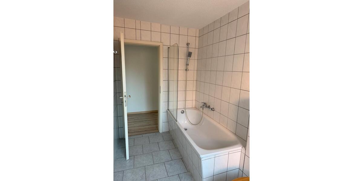 Etagenwohnung Limbach-Oberfrohna Oberfrohna - 2 Zimmer, 64 m&sup2;, 448&euro; | Angebot:25273614