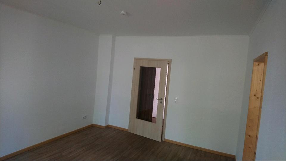 Hochparterre Meerane - 3 Zimmer, 71 m&sup2;, 454&euro; | Angebot:25542141