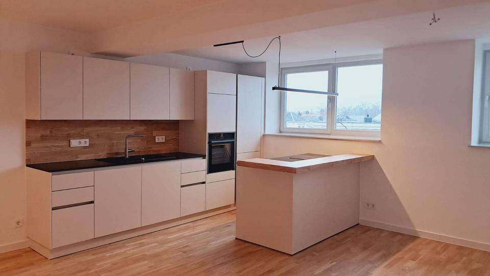 Dachgeschoßwohnung Zwickau - 3 Zimmer, 115 m&sup2;, 954&euro; | Angebot:25808070