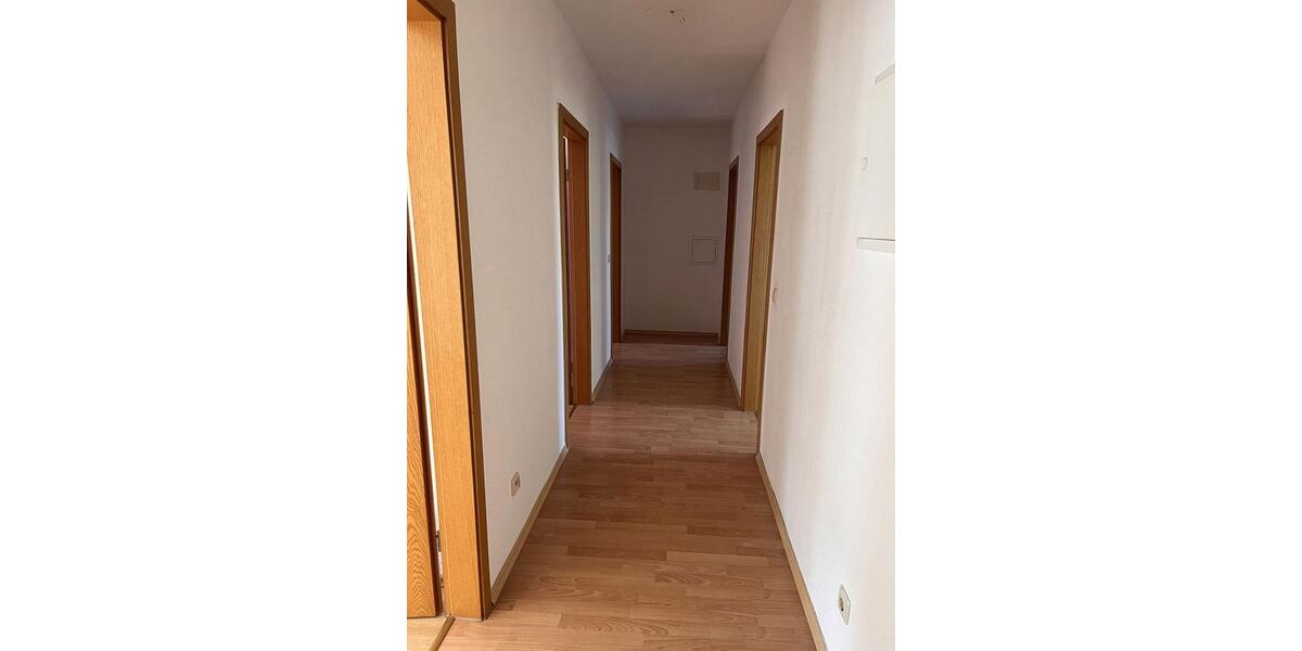 Dachgeschoßwohnung Zwickau - 3 Zimmer, 59 m&sup2;, 324&euro; | Angebot:18080247