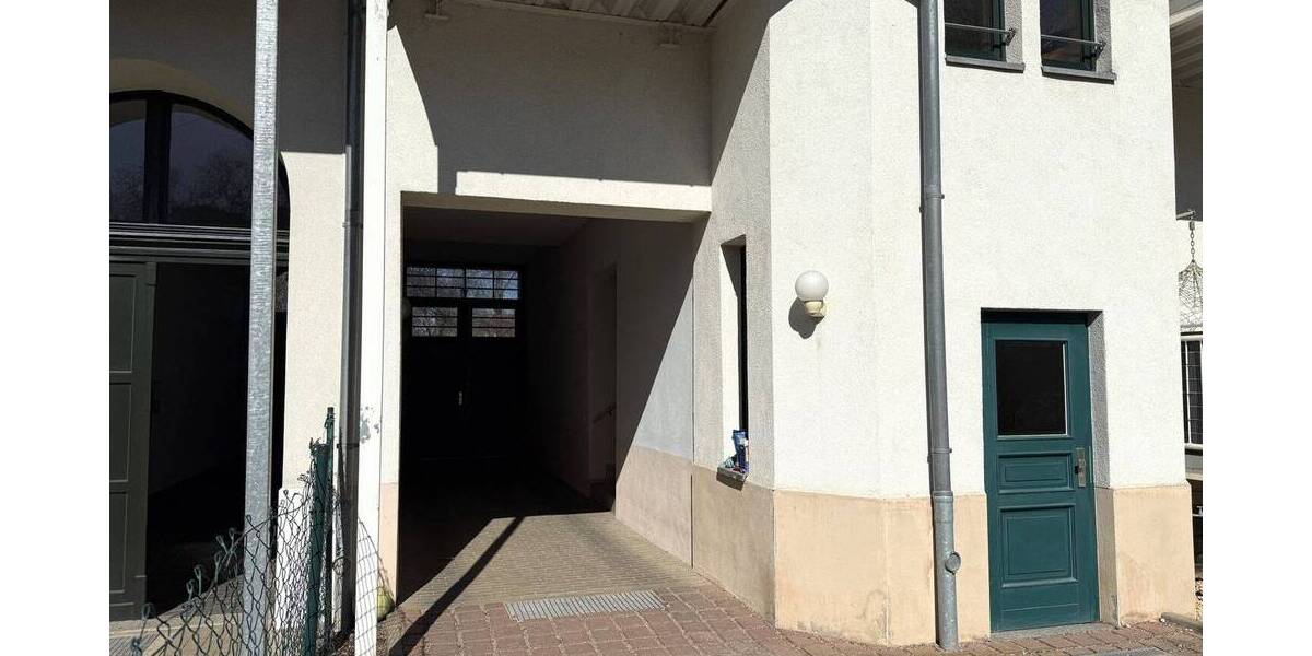 Etagenwohnung Zwickau Innenstadt - 2 Zimmer, 66 m&sup2;, 71.500&euro; | Angebot:25707518