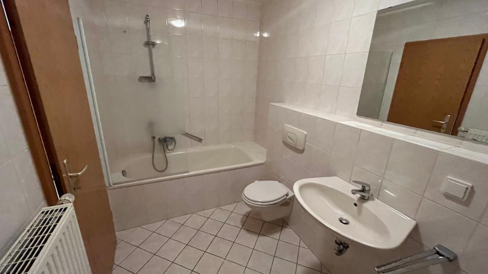 Etagenwohnung Zwickau Neuplanitz - 2 Zimmer, 68 m&sup2;, 370&euro; | Angebot:17651418