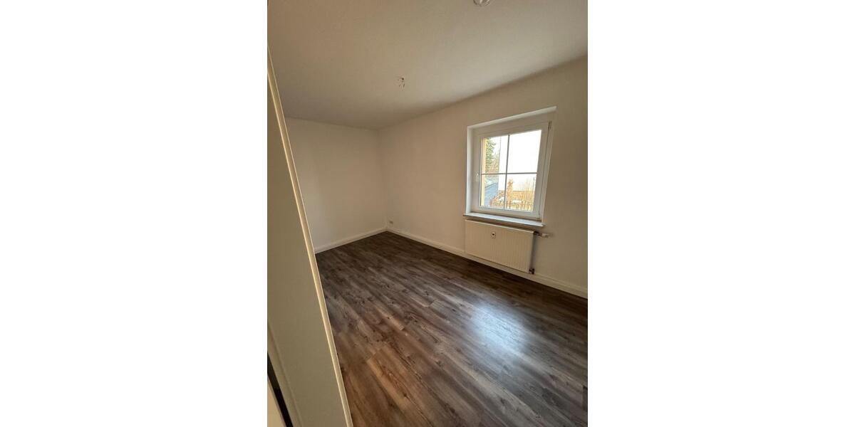 Hochparterre Hohenstein-Ernstthal Ernstthal - 3 Zimmer, 64 m&sup2;, 385&euro; | Angebot:24688348