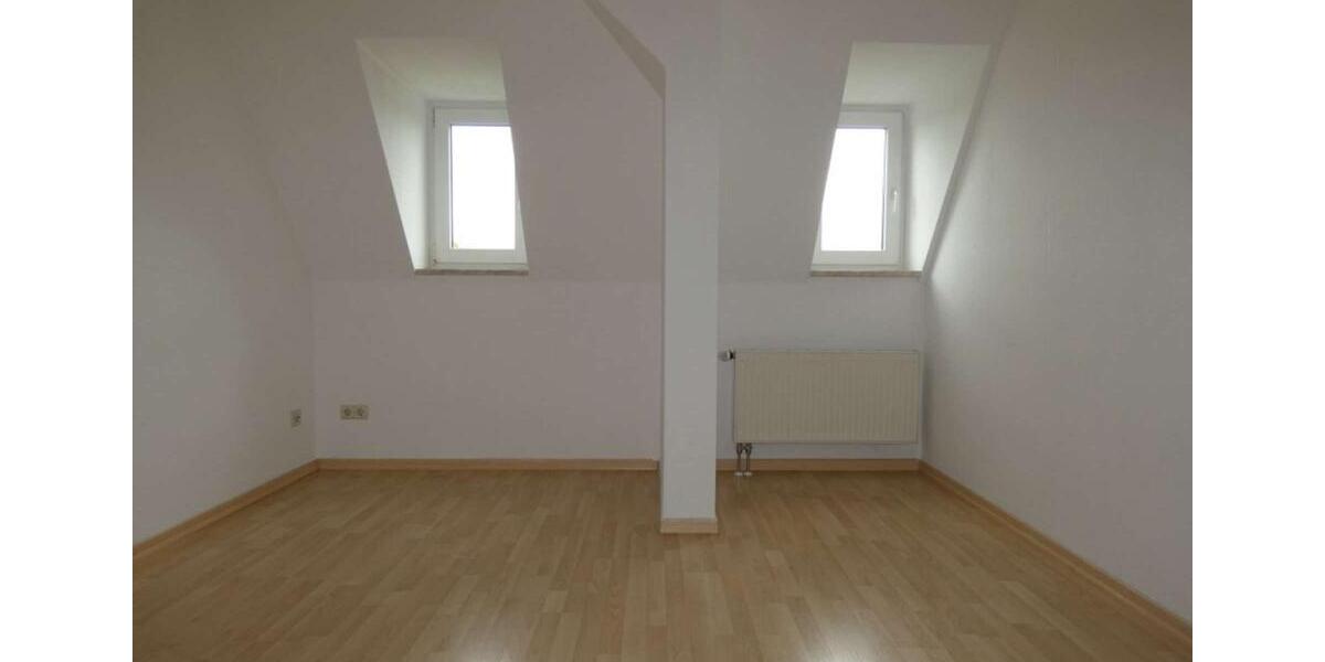 Dachgeschoßwohnung Zwickau - 3 Zimmer, 85 m&sup2;, 430&euro; | Angebot:19088361