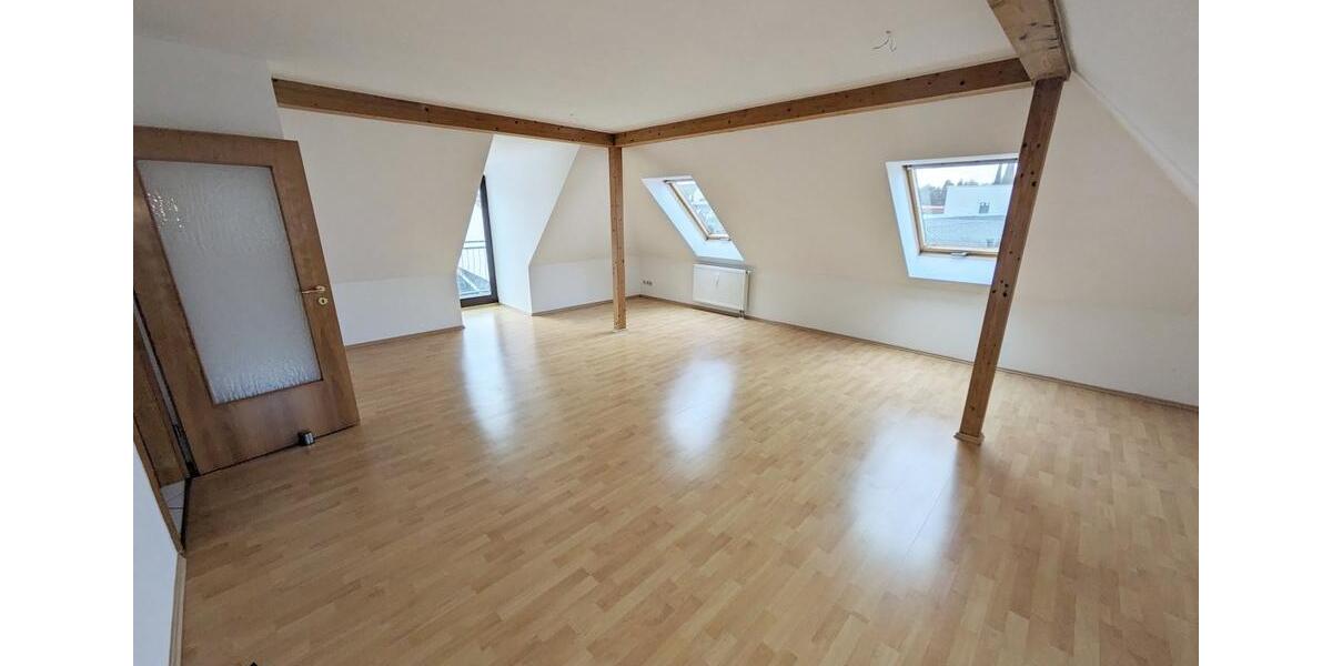 Dachgeschoßwohnung Zwickau - 3 Zimmer, 88 m&sup2;, 560&euro; | Angebot:25945689