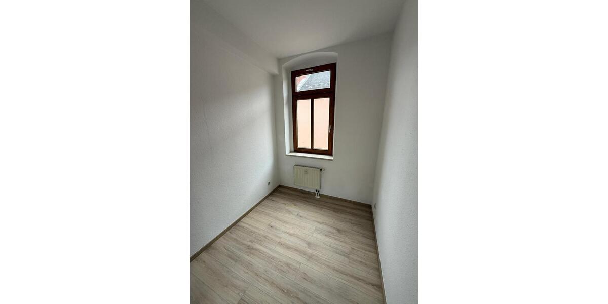 Etagenwohnung Lengenfeld - 3 Zimmer, 86 m&sup2;, 430&euro; | Angebot:25805326