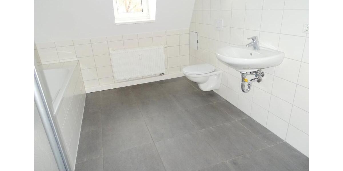 Dachgeschoßwohnung Werdau - 3 Zimmer, 99 m&sup2;, 580&euro; | Angebot:18259417