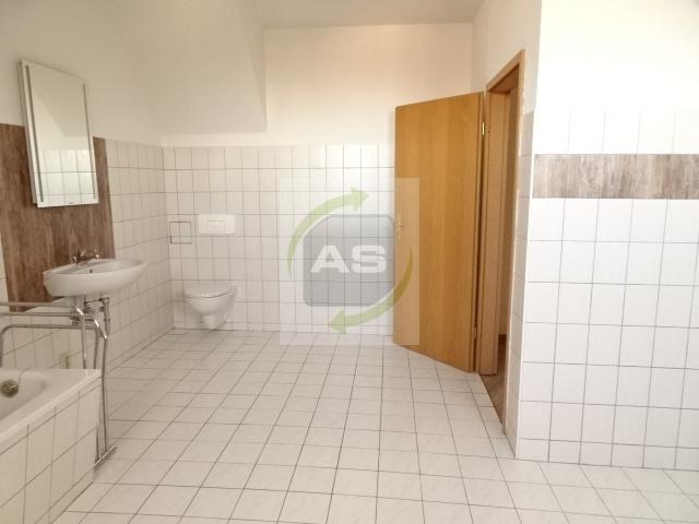 Dachgeschoßwohnung Zwickau - 3 Zimmer, 107 m&sup2;, 750&euro; | Angebot:22591271