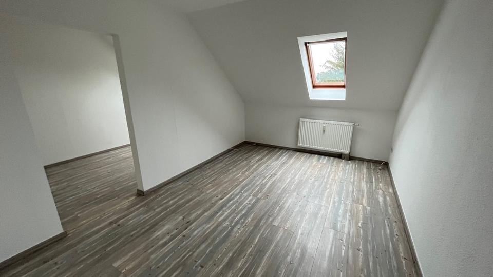 Dachgeschoßwohnung Werdau - 4 Zimmer, 80 m&sup2;, 500&euro; | Angebot:23808651