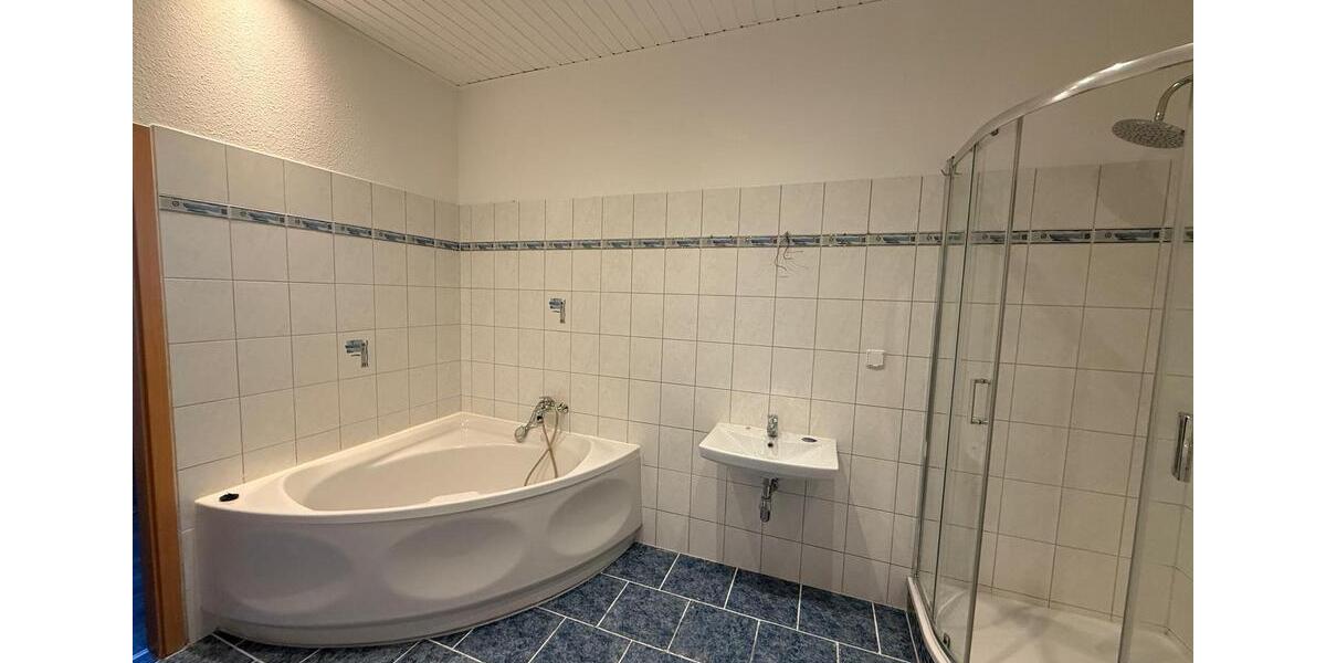 Dachgeschoßwohnung Oelsnitz (Erzgebirge) - 3 Zimmer, 88 m&sup2;, 484&euro; | Angebot:25881004