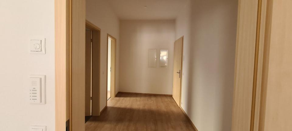 Etagenwohnung Reichenbach im Vogtland - 2 Zimmer, 84 m&sup2;, 484&euro; | Angebot:25375140