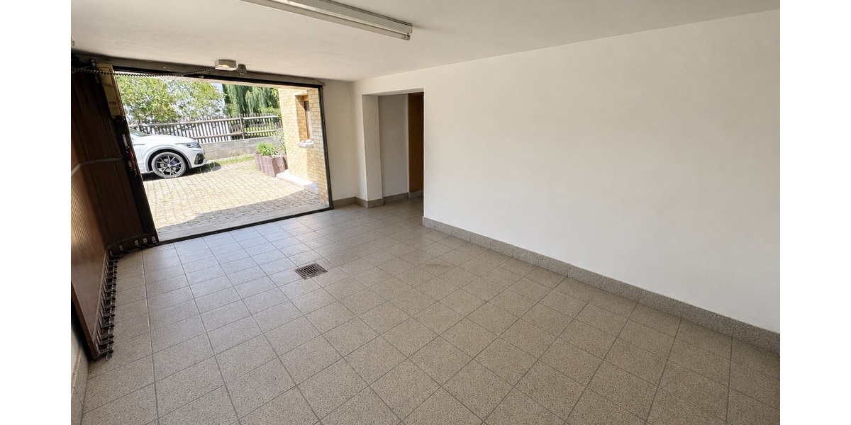 Großzügiges Einfamilienhaus mit Sauna, Sonnenterrasse und drei Garagen in Berga-Wünschendorf. - Einfamilienhaus Berga-Wünschendorf Wünschendorf | Angebot:27266296